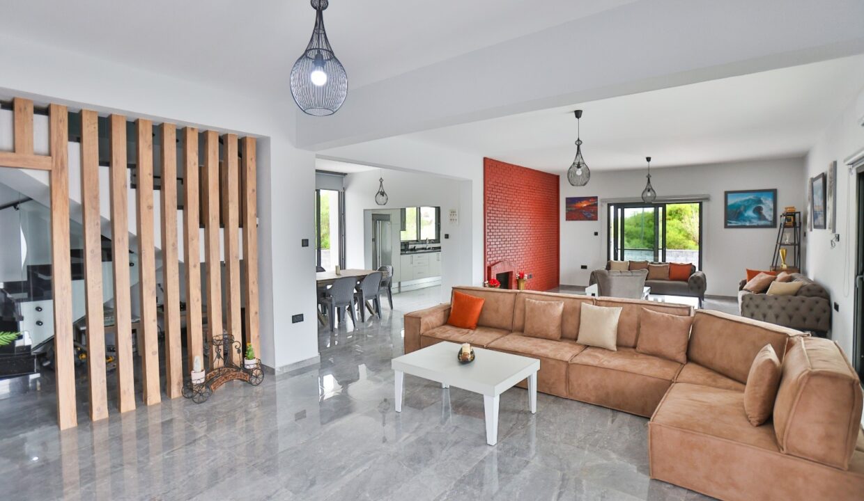 WhatsApp Image 2024-12-07 at 15.39.50 (1)