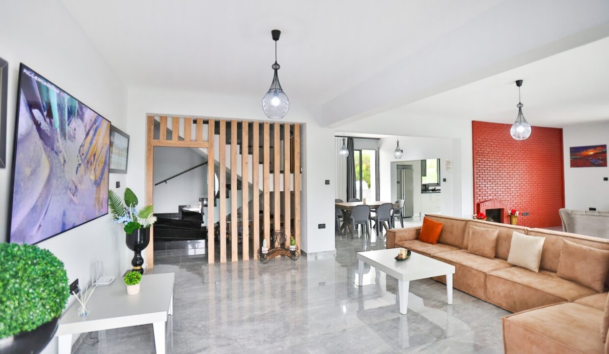 WhatsApp Image 2024-12-07 at 15.39.50 (2)